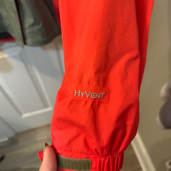 Women's North Face HYVENT Rain Jacket Size: Large - Picture 4 of 5